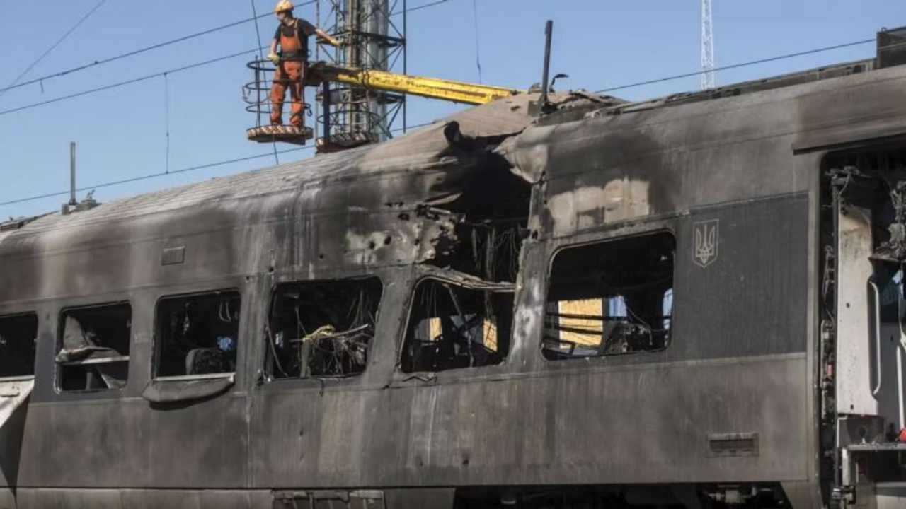 Lufta Ukrainë Rusi  Droni godet trenin e pasagjerëve në Krime  humb jetën makinisti