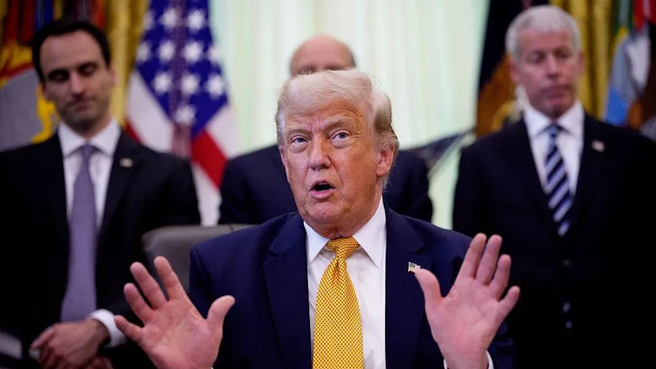 trump-kercenon-evropen-me-tarifa-100-hakmarrje-per-cdo-vend-qe-tarifon-taksa-ndaj-gjiganteve-amerikane-te-teknologjise
