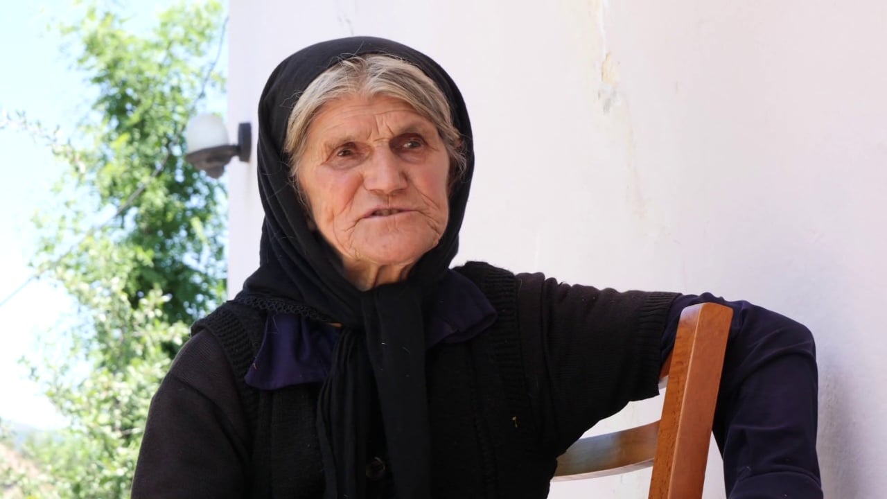 Gruaja  e hekurt   Mbeti e ve me katër fëmijë  92 vjeçarja në Librazhd  Ia dolëm duke bërë edhe punë të rënda