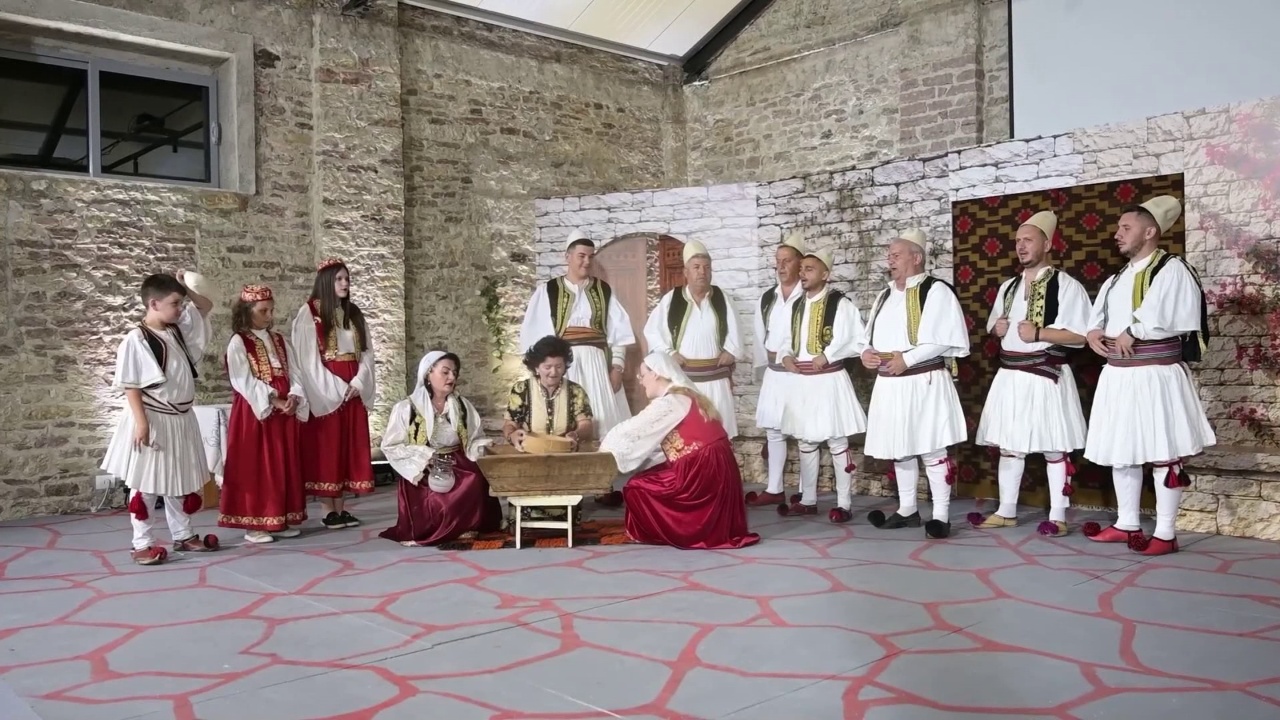  Dasma gjirokastrite   Rituali tradicional vendoset në skenën artistike të qytetit të gurtë  tërheq turistë