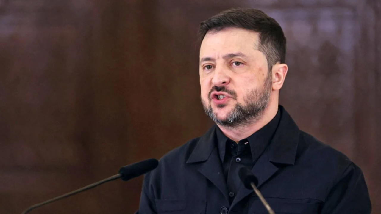 Zelensky konfirmon sulmet gjatë natës në Rusi  Goditën një bazë ushtarake dhe një magazinë nafte  presidenti ukrainas  Çdo formë padrejtësie do të marrë përgjigje