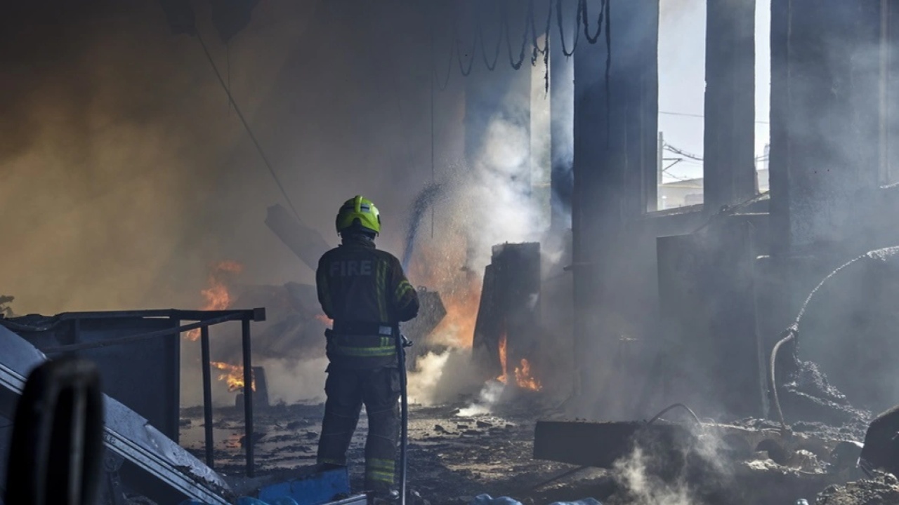 Nuk ndalet agresioni rus  sërish shpërthime në Zaporizhia  Të paktën tre të vrarë  Ukraina mohon akuzat për sulmin ndaj centralit bërthamor