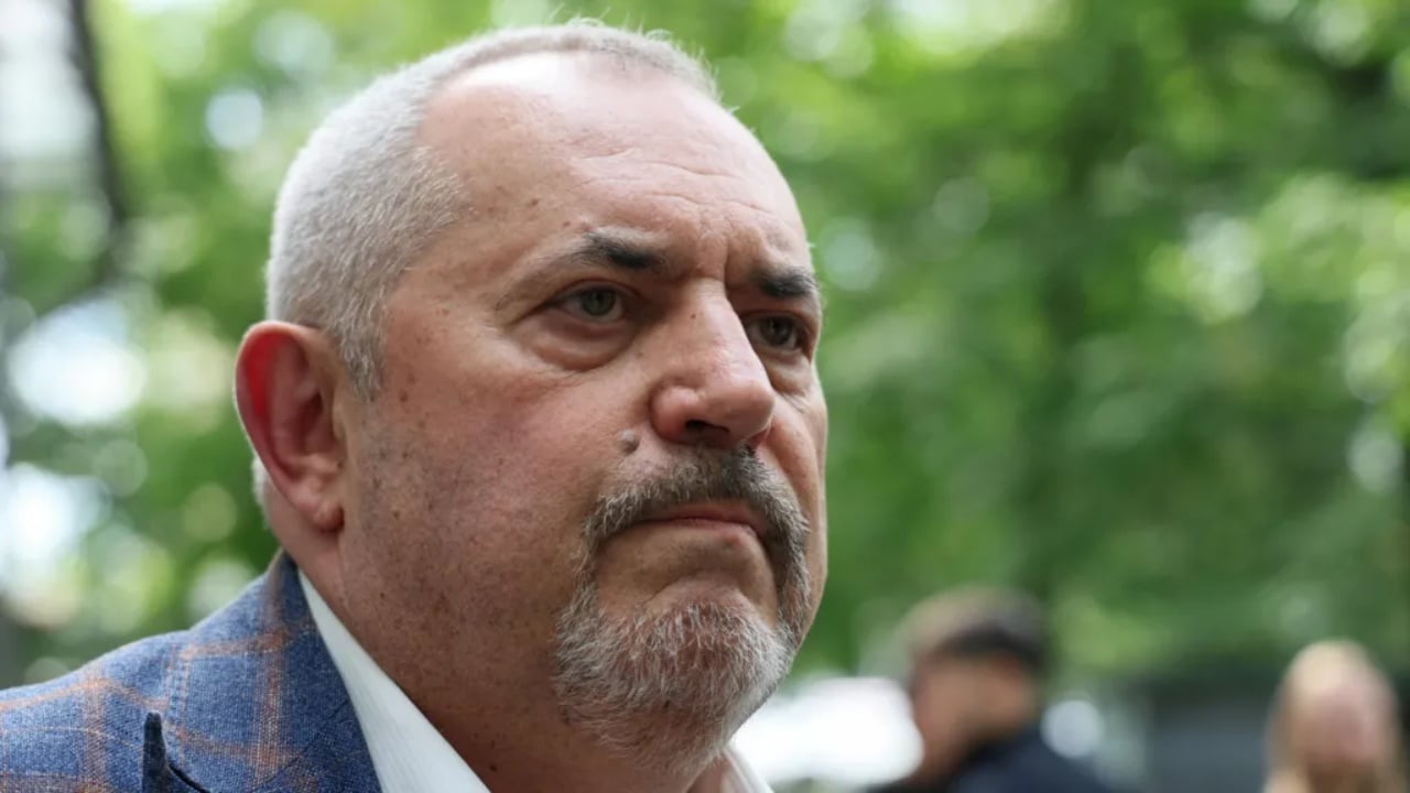 Putin me dorë të hekurt  Doli kundër luftës në Ukrainë  politikani rus e pëson  arrestohet nga autoritetet