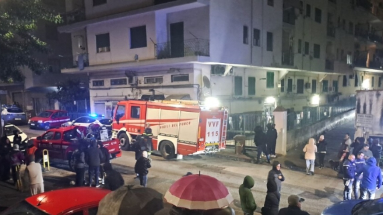 Momente paniku në Napoli, lëkundje të forta sizmike godasin qytetin në mbrëmje/ Banorët dalin në rrugë, pezullohet transporti