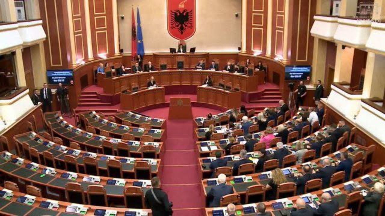 Deputetët e PD kundër Berishës për bojkotin e Kuvendit  Leskaj  Mungesa në seancë ishte gabim  çfarë kuptimi ka 
