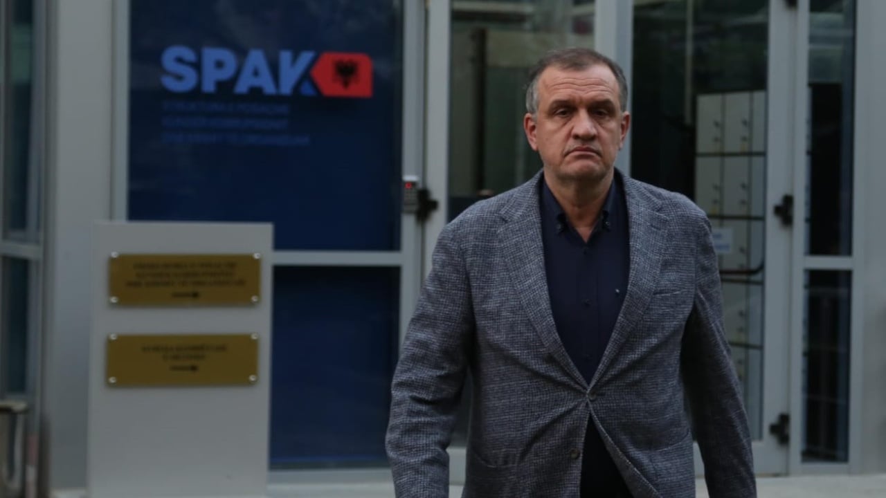 Gjykata e Posaçme riktheu dosjen e Ilir Beqajt dhe Ermal Kurtulajt  avokatët kërkesë për shuarjen e masës së arrestit të këtij të fundit