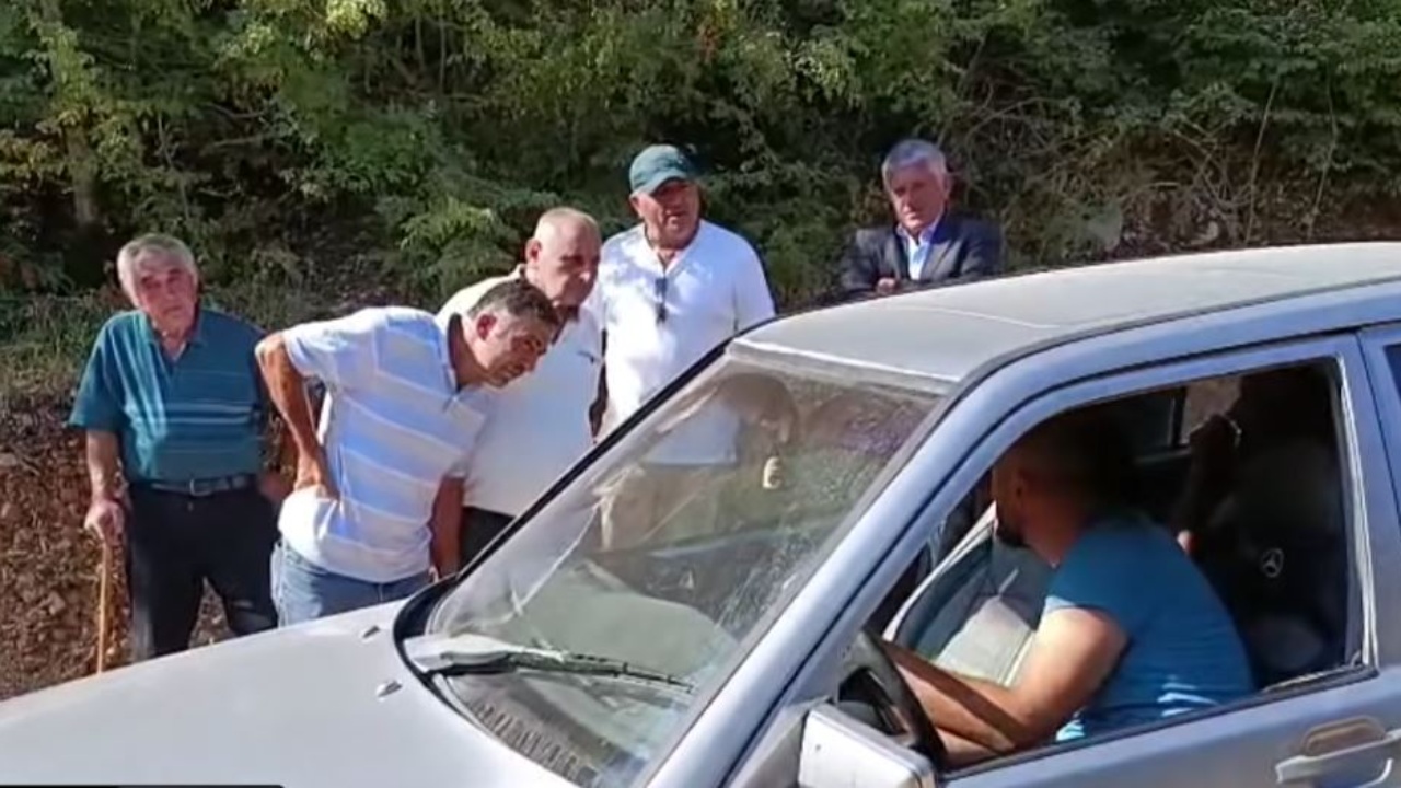 Braktisin fshatin prej rrugës   banorët e Mafsheqit të Krujës  Vështirësi për të arsimuar fëmijët