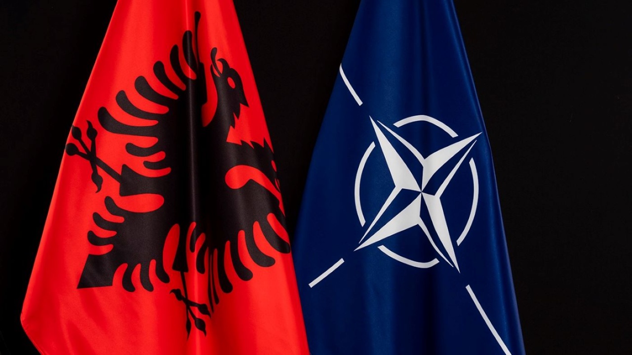 Shqipëria firmos për bankën e NATO  Financat për investimet në mbrojtje të aleancës  vendi ynë i bashkohet nismës