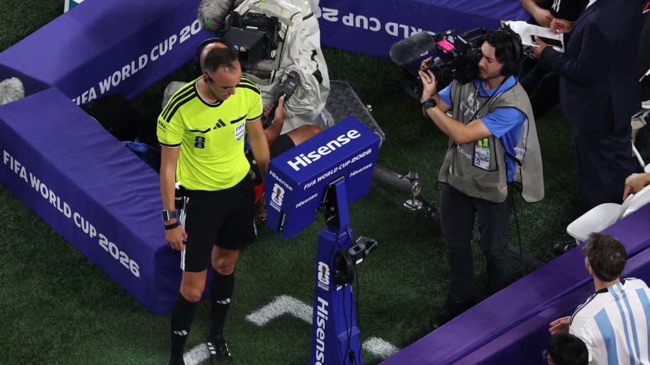 Direktivat e reja të UEFA-s, si do të funksionojë VAR-i pas polemikave në Kupën e Botës