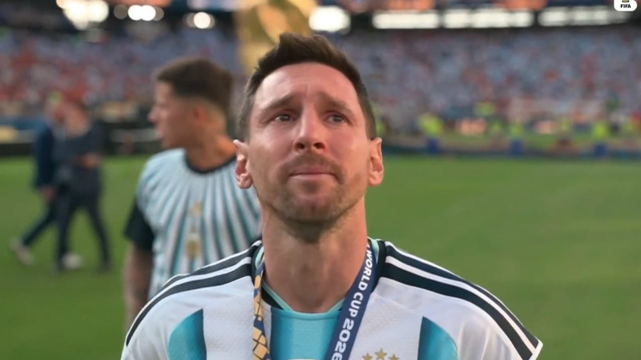 Video  Messi shpërthen në lot pas disfatës në finale  kapiteni argjentinas përshëndetet me tifozët