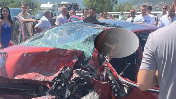 Makina del nga rruga pranë Rubikut  dy të plagosur përfundojnë në spital