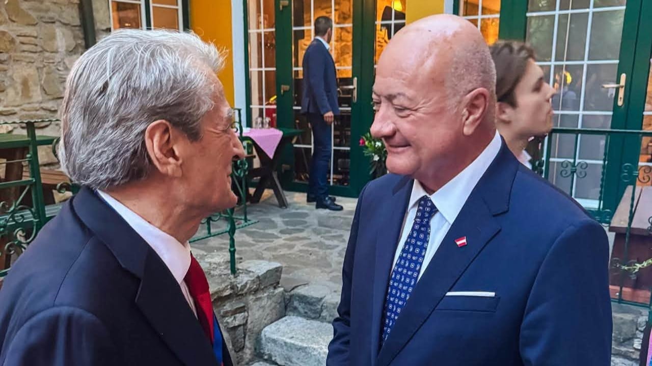 Berisha vizitë në Austri  Kryetari i Partisë Demokratike bisedë me Kancelarin Christian Stocker