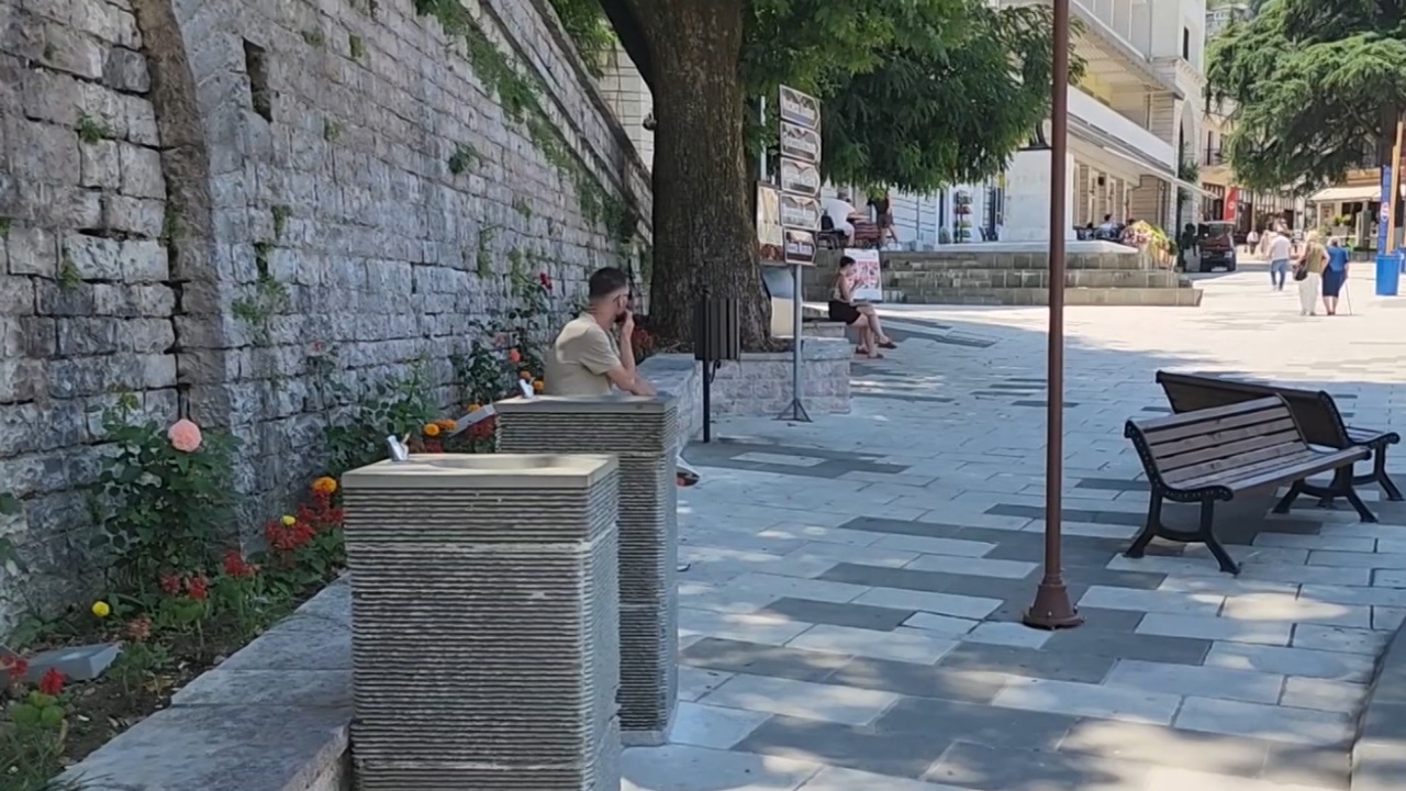 Gjirokastra pa çezma  problem për banorët dhe turistët gjatë verës  jashtë funksionit edhe ato që ishin