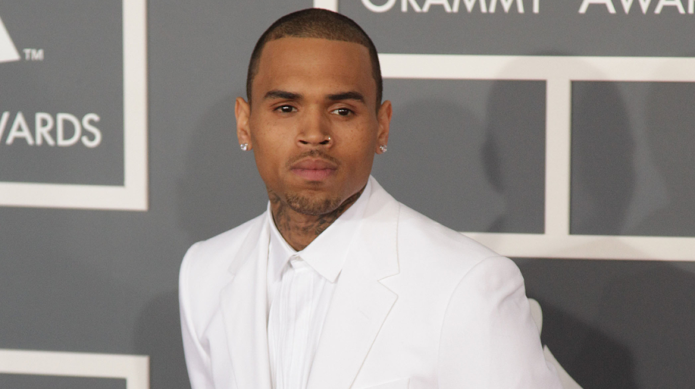 Chris Brown ndryshon deklaratën dhe pranon akuzën për sulm  producenti muzikor kërkon drejtësi pas incidentit në klub