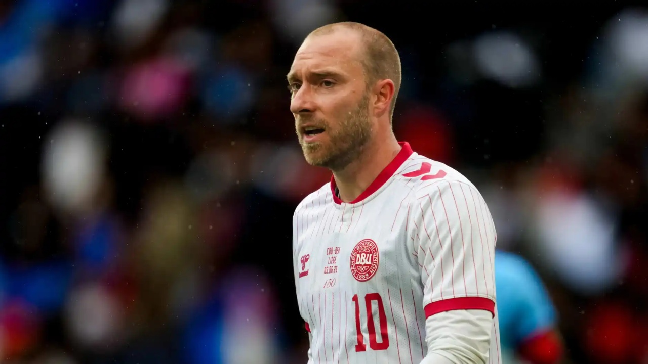 E pabesueshme  Rrëzohet sërish në fushë  por Christian Eriksen përgatit rikthimin e madh në futboll