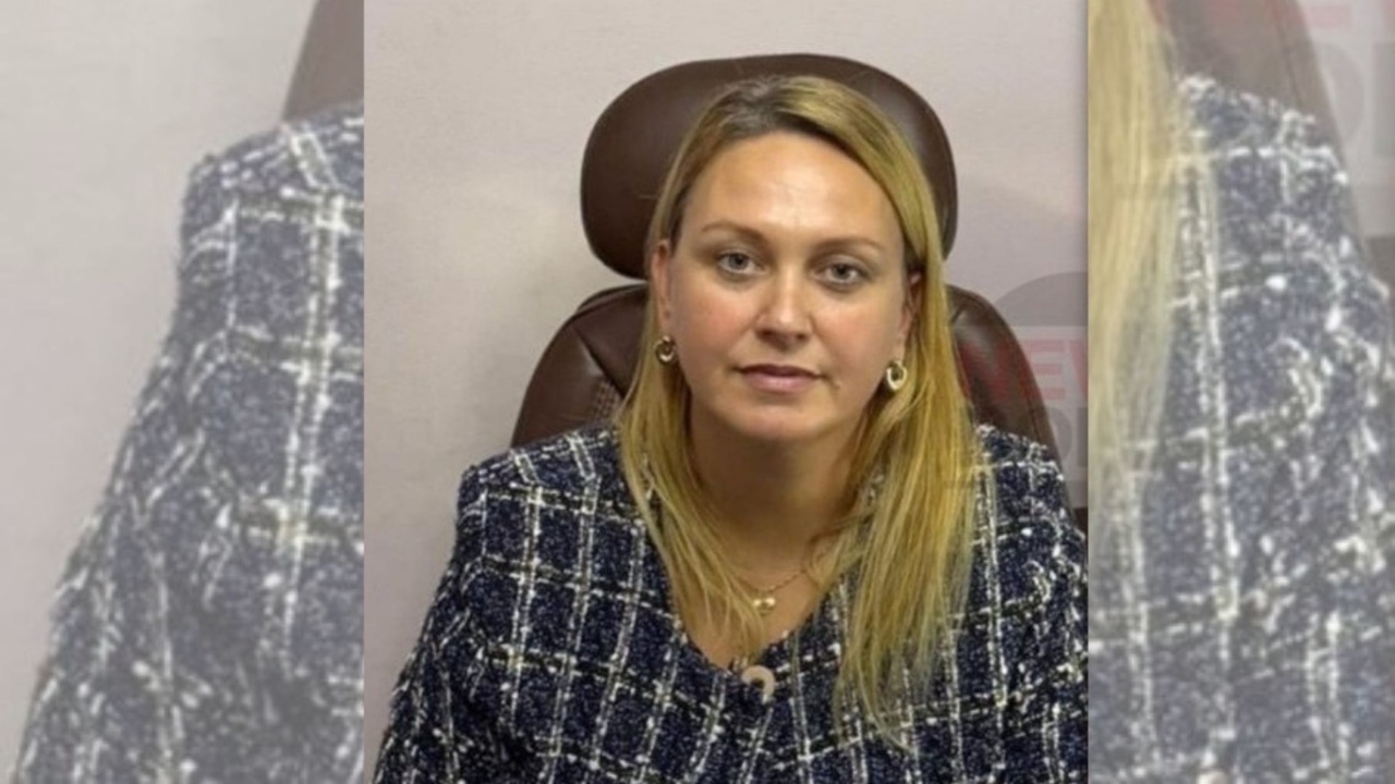 dyshohet-se-u-vodhen-3-milione-euro-shkarkohet-drejtoresha-e-postes-ne-durres-kallezohet-ne-prokurori-per-abuzime-me-fondet
