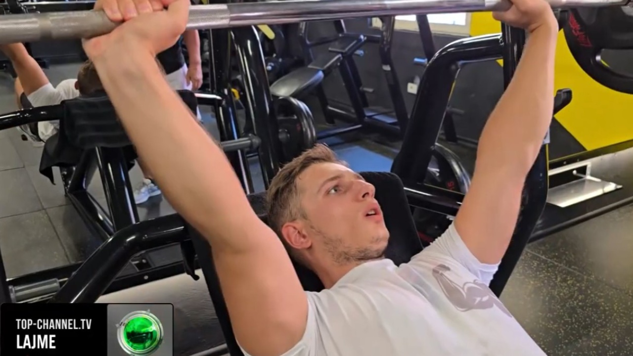 Babë e bir në të njëjtën betejë  historia frymëzuese e Egis Marës dhe sfidat me sport kundër autizmit