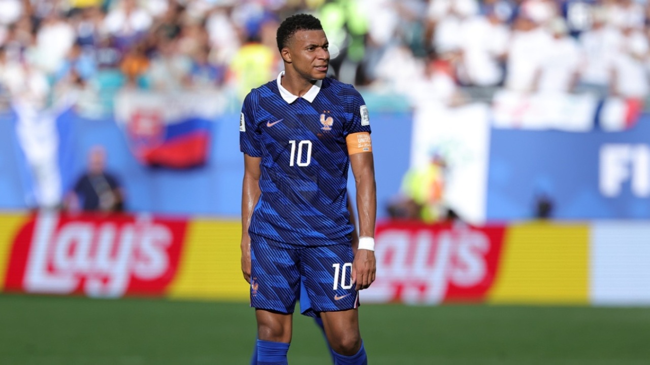 “Do të na dhembë gjatë”, letra e ndjerë e Kylian Mbappé pas humbjes në Botëror