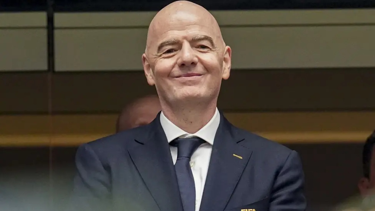  Infantino njeriu i gabuar për të drejtuar FIFA n   Shtohen kritikat ndaj tij  kryeministri britanik reagon pas idesë për shitjen e të drejtave të Botërorit