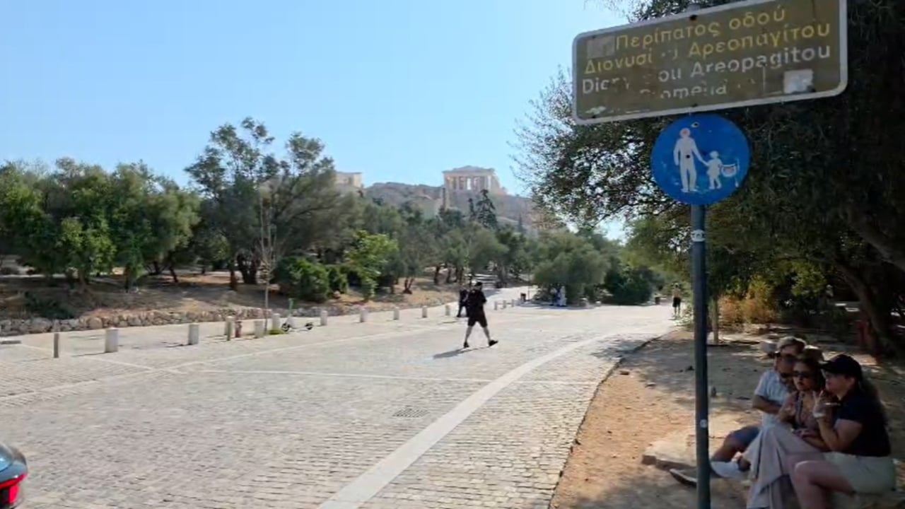sulm-me-thike-ne-zonen-e-akropolit-ne-athine-plagosen-dy-turiste-amerikane-autori-dyshohet-se-vuante-nga-probleme-te-shendetit-mendor