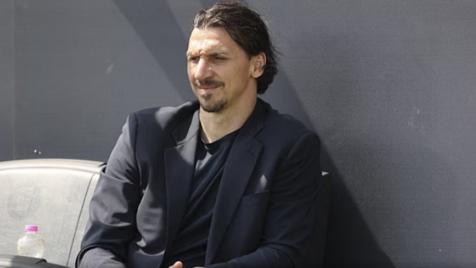 Ibrahimovic ngel në klasë Madueke  Anglia luajti me një futbollist më pak