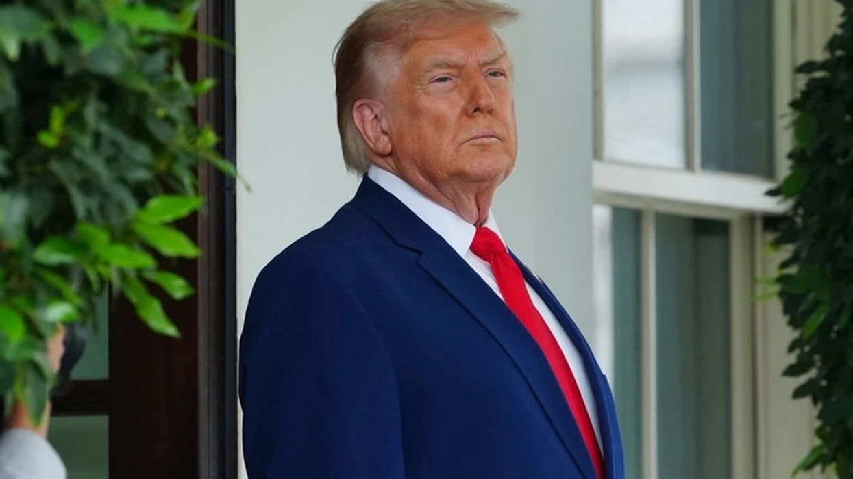 Tarifa të reja nga Trump  SHBA vendos tarifa deri në 12 5  për importet nga dhjetëra vende