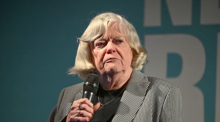 U gjet e vdekur në banesën e saj  policia britanike nis hetim për vrasjen e ish ministres Ann Widdecombe