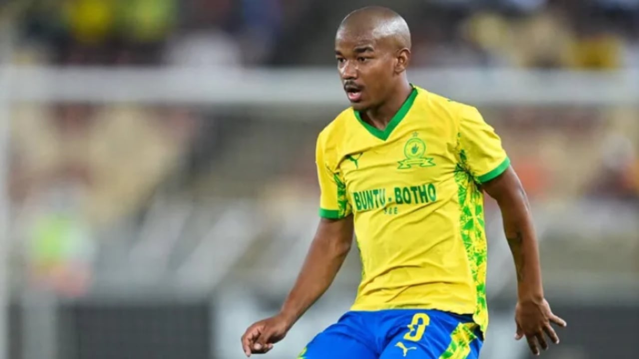 futbolli-boteror-ne-zi-humb-jeten-ne-moshen-25-vjecare-futbollisti-qe-luajti-ne-boteror-me-afriken-e-jugut