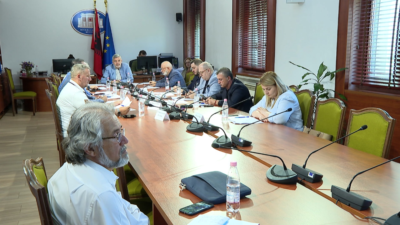  Dëftesë tregtare  për fermerët  mund të përdorin prodhimin si kolateral për të marrë kredi  Debate në komision