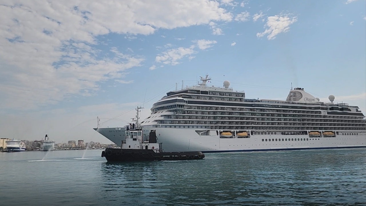 Kroçierat në rritje në Durrës  rreth 650 turistë amerikanë dhe kanadezë mbërrijnë në Durrës me anijen gjigante