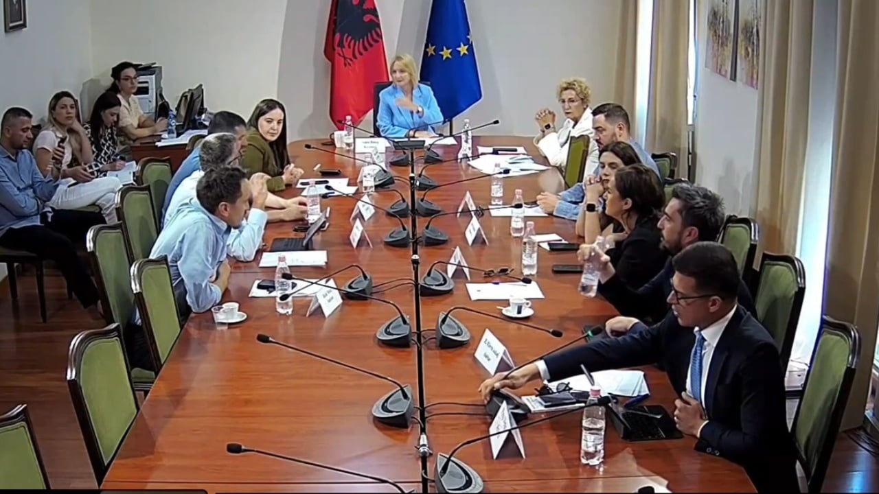 Ligji për Turizmin  trazon  Kuvendin  PS  Ligji i ri për standardet  Opozita akuzon se është zgjatim i  investimeve strategjike 