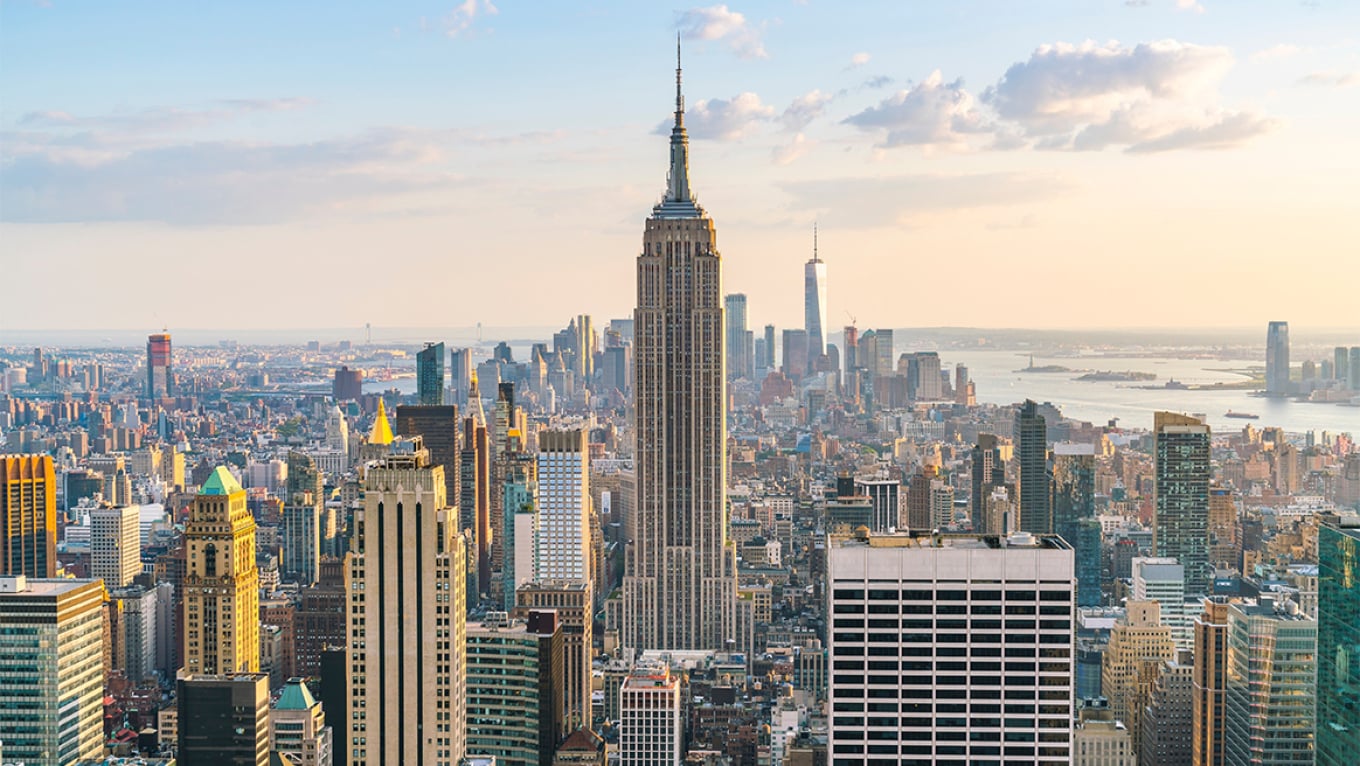 Alarm në Manhattan  Shpërthim jashtë ndërtesës federale  një burrë i arrestuar