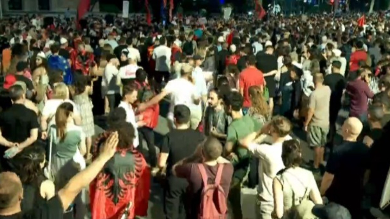 do-t-u-dergojme-peticion-ambasadave-per-monitorimin-e-protestave-thirrje-ne-protesten-e-75-te-neser-pritet-diaspora-tubimi-mbyllet-me-marshim