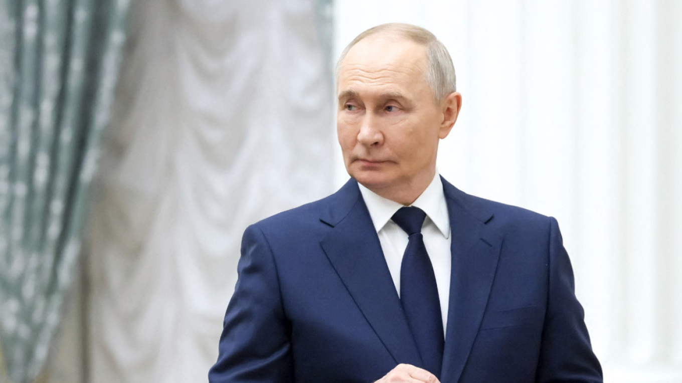  Luajnë bixhoz  me të ardhmen e Putinit dhe vënë bast 400 000 dollarë se ai do të  rrëzohet  deri në fund të vitit  parashikimi i Forbes