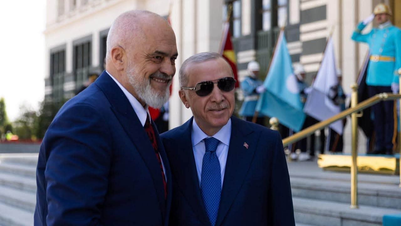 Foto  Vizita në Turqi gjatë samitit të NATO s  Rama ndan pamjet e takimit me Erdogan në pallatin presidencial