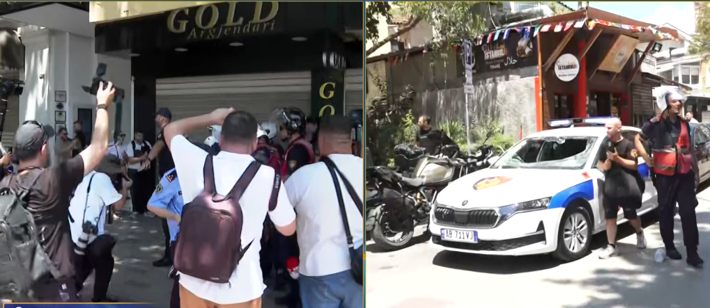 LAJM I FUNDIT  Protestuesit shkatërrojnë makinën e policisë te Kuvendi  thyejnë xhamat
