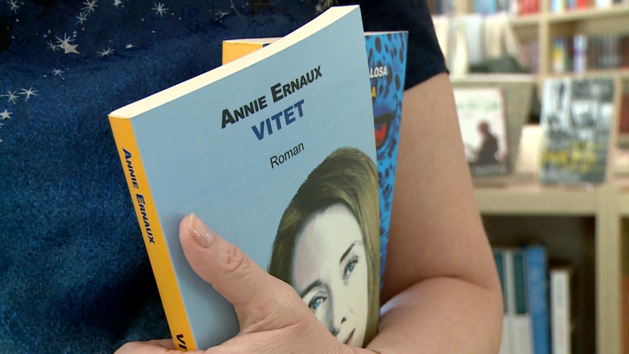 Librat e preferuar gjatë verës  Zhvillimet gjeopolitike  luftërat dhe protestat ndikojnë në përzgjedhjen e lexuesve