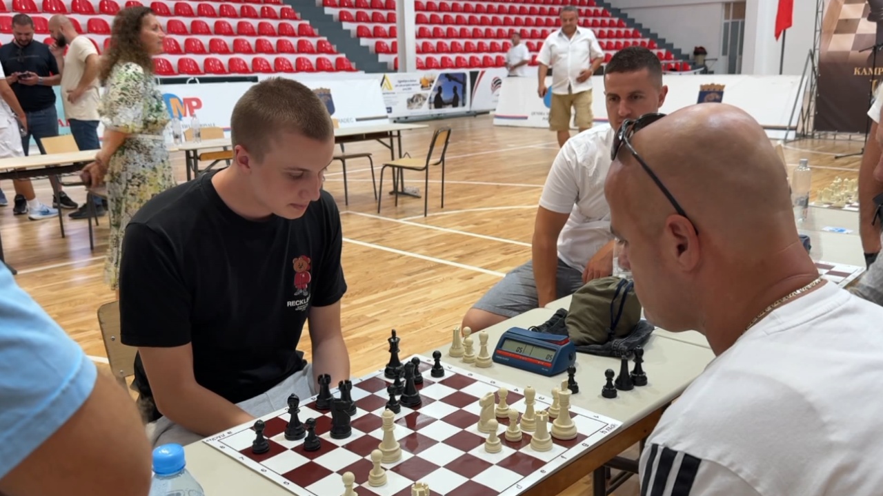 Sporti i shahut bashkon liqenin  Pogradeci organizon kampionatin e parë ndërliqenor