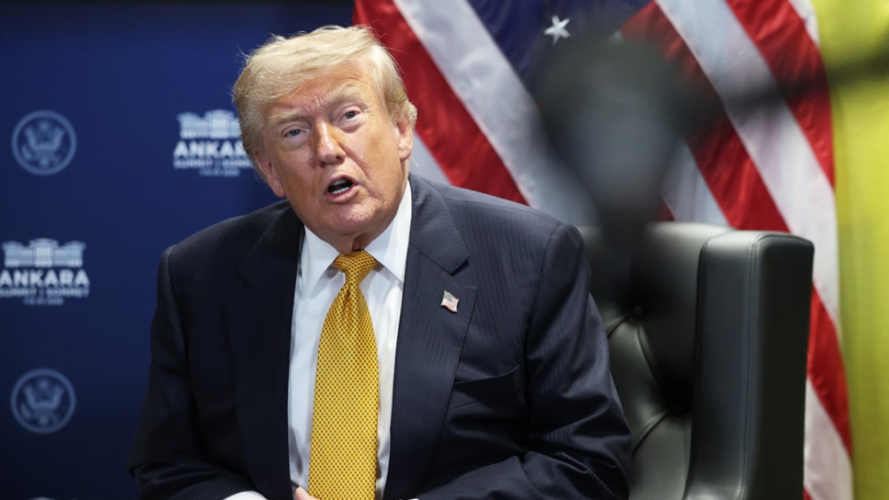  Ata sulmuan të parët  ishte një gabim i madh   Trump nga Zyra Ovale  E kemi dobësuar ushtarakisht Iranin  ideja e tarifës në Hormuz 
