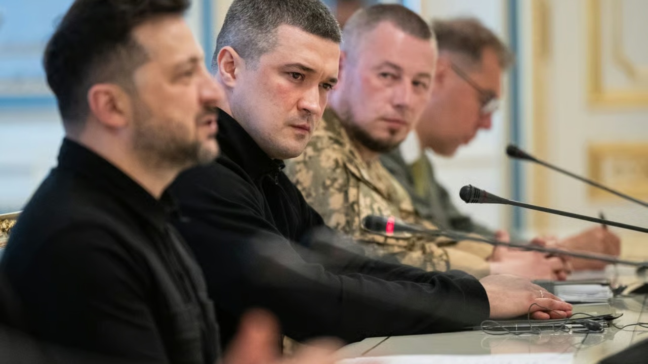profil-i-kryeministrit-te-ri-te-ukraines-nga-privatja-te-shteterorja