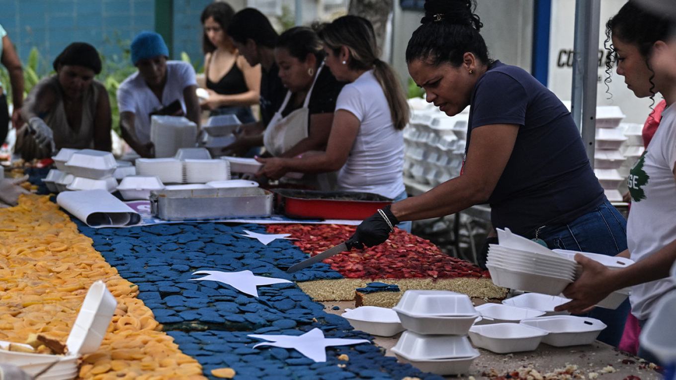 Një tortë gjigante për fëmijët e prekur nga tërmetet në Venezuelë  mesazhi i solidaritetit pas tragjedisë