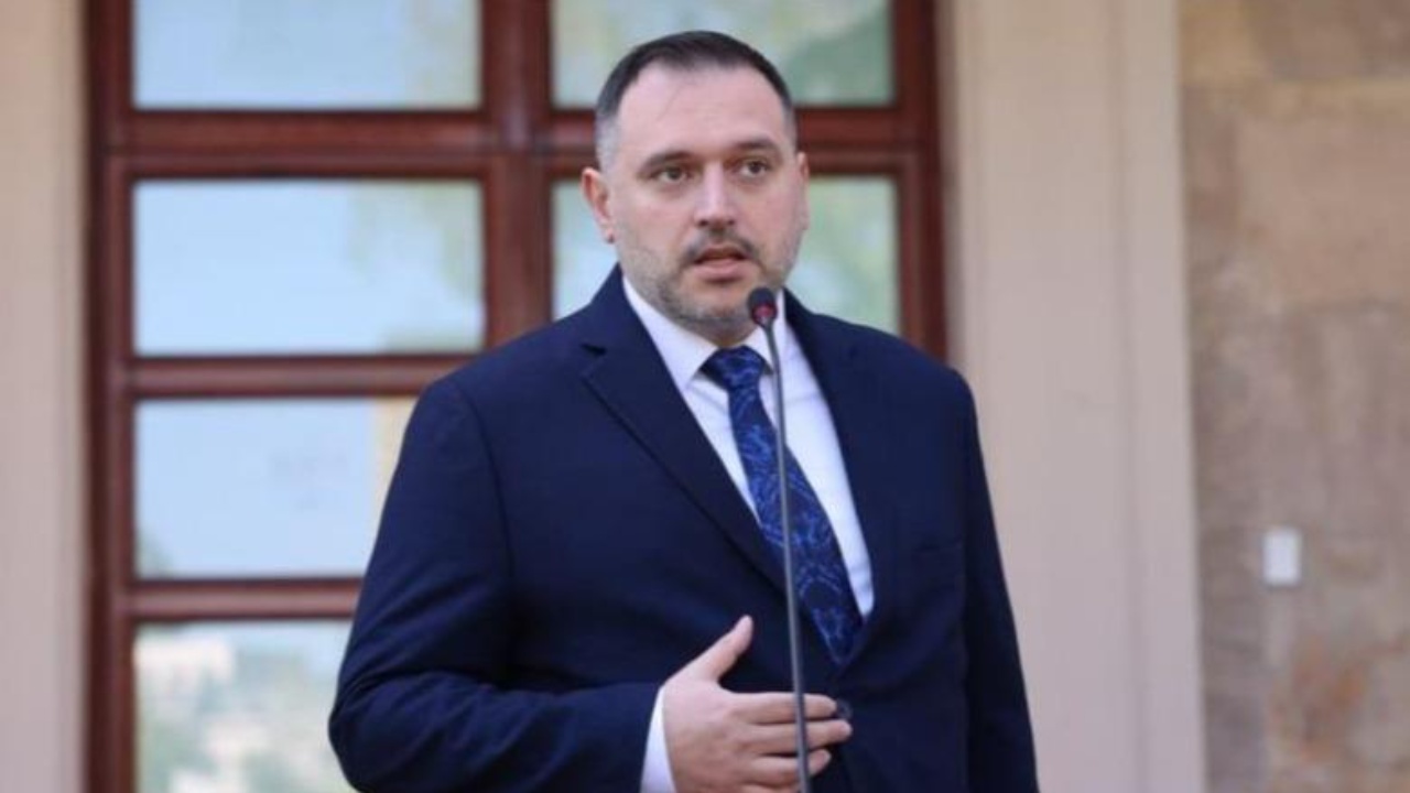 Zgjerohen vatrat e zjarrit në Dajt, ministri Ermal Nufi thirrje për koordinimin e të gjitha strukturave lokale dhe qendrore