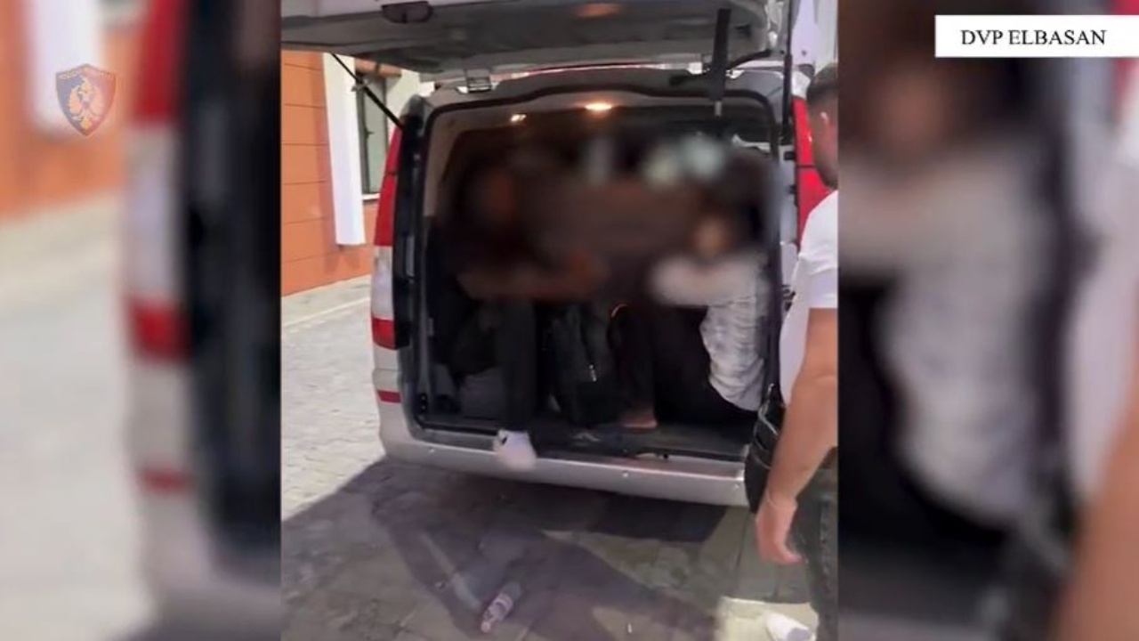 Tentuan të kalonin ilegalisht në Shqipëri 24 emigrantë të paligjshëm  arrestohen tre persona në aksin Librazhd Elbasan