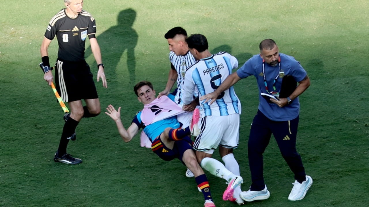 10-ndeshje-pezullim-per-paredes-7-per-molina-n-argjentina-nis-betejen-ne-cas-kunder-fifa-s