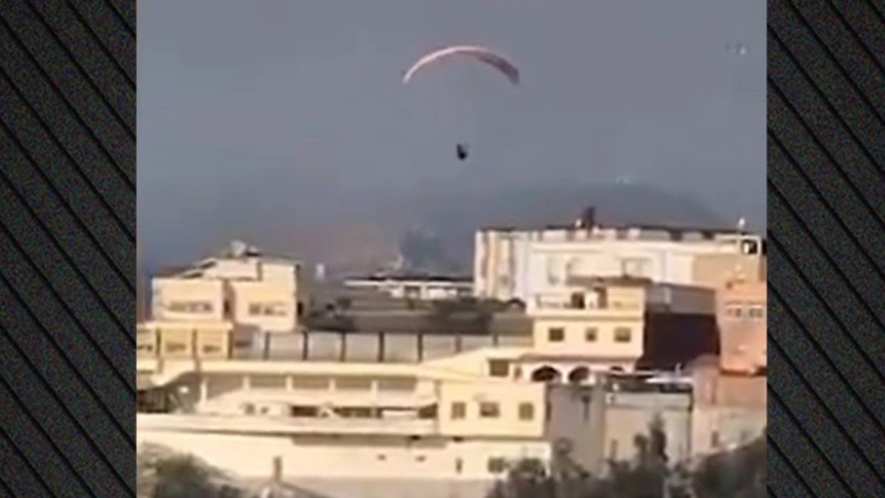 Video  Tentoi të hynte ilegalisht nga Maroku në Ceuta me parashutë  i riu bie në det dhe humb jetën tragjikisht