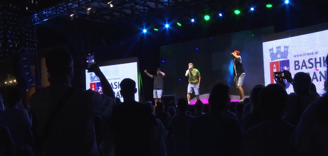 portokallia-ndez-sheshin-skenderbej-humor-muzike-dhe-duartrokitje-ne-tirane-turi-veror-vijon-drejt-cerrikut