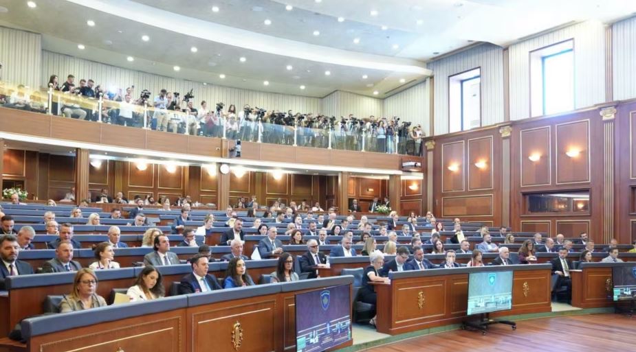 Negociatat e dështuara në Kosovë, zbulohen prapaskenat. LDK kërkon Presidentin për Vjosa Osmanin, Kurti i ofron vetëm ministri