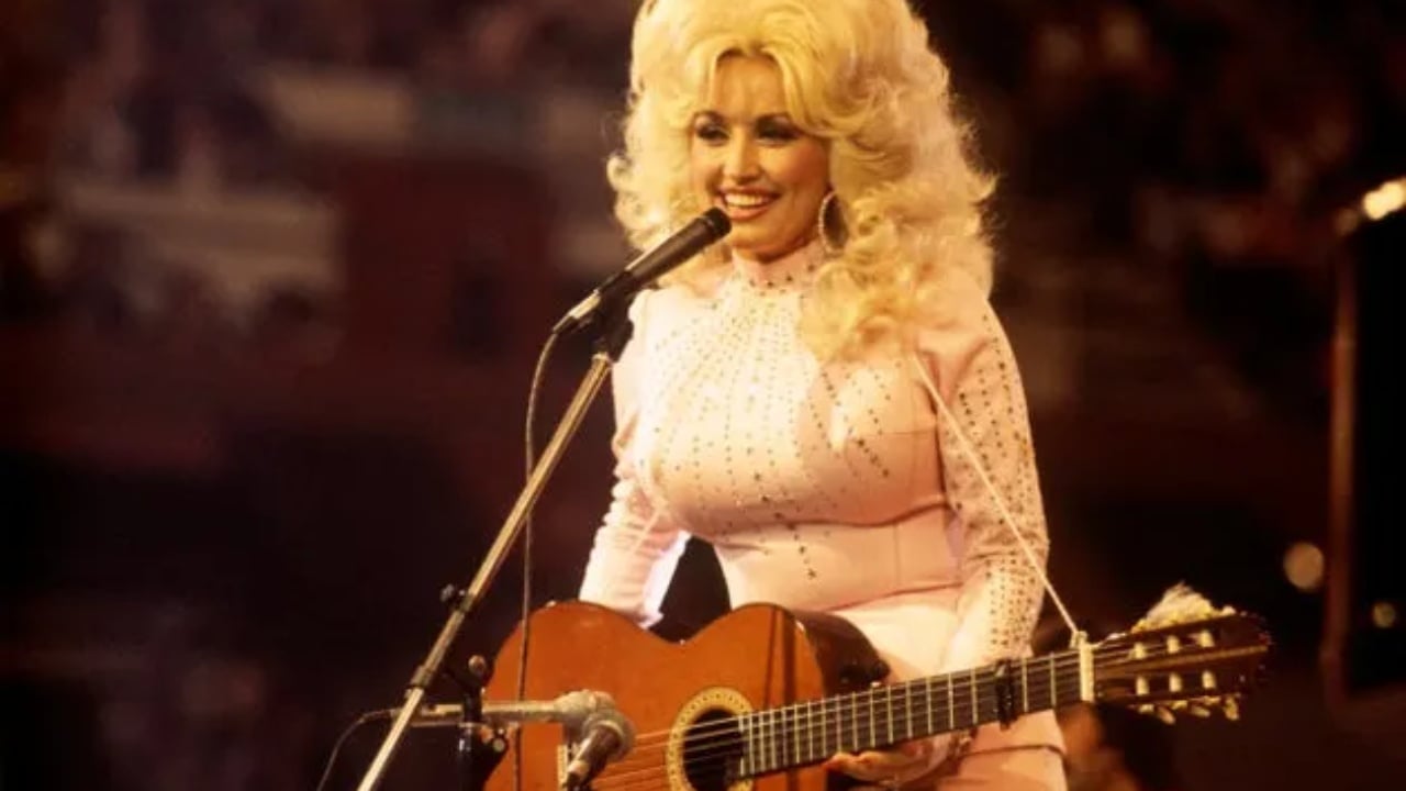 Bota e muzikës në zi, ndahet nga jeta artistja e njohur e këngës ikonë “Jolene”