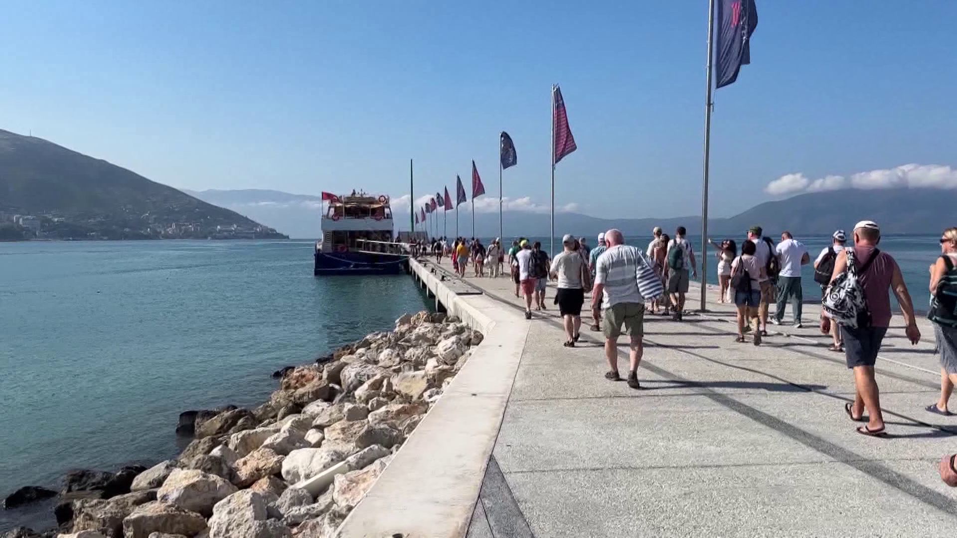Qershori solli më shumë turistë  vizitorët u rritën 17   të huajt 21   Hotelet mbeten zgjedhja kryesore