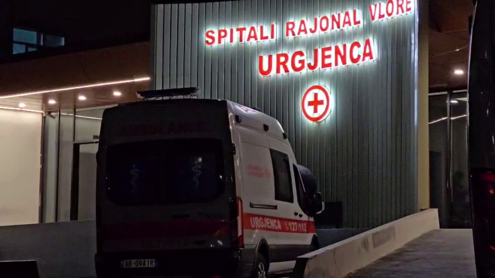 Po riparonin skafin në Porto Palermo, benzina merr flakë dhe plagos katër persona